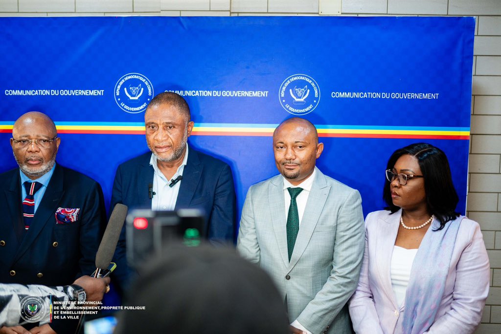 #Kinshasa, jeudi 9 octobre 2025 
Le Ministre provincial de l’Environnement, Propreté publique et Embellissement de la Ville, S.E. Léon Mulumba [<a href="/minleonmulumba/">LEON MULUMBA MWANA NSHIYA</a> ], a procédé à la remise officielle du plan stratégique du projet « Compact Résilience-Kinshasa » […]