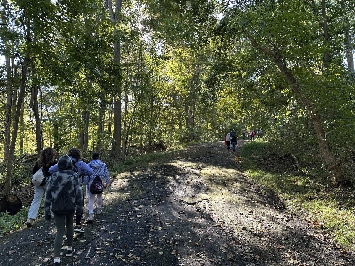 We caught a beautiful day for the 7th grade WMS field trip! Dr. Griffiths and I used some seriously innovative, screen-less technology…better known as... a compass 😎 for our orienteering scavenger hunt station. 🧭 Shoutout to the teachers/students who made the day great!