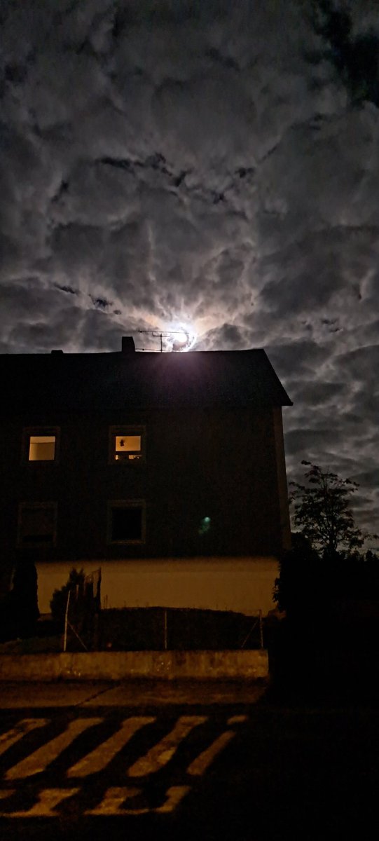 ModelscaleBrig1's tweet photo. the best moon ever https://t.co/WoL7aEOMe2