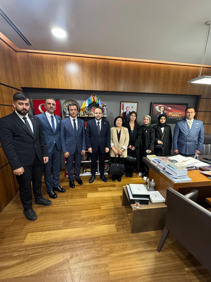 Beştepe Millet Kongre ve Kültür Merkezi’nde düzenlenen 2025-2026 Yükseköğretim Akademik Yılı Açılış Töreni’nin ardından Rektörümüz Prof. Dr. Öztürk Emiroğlu, öğretim üyeleri ve öğrencilerimiz, Ardahan Milletvekili Sayın Kaan Koç’u TBMM’de ziyaret etti.