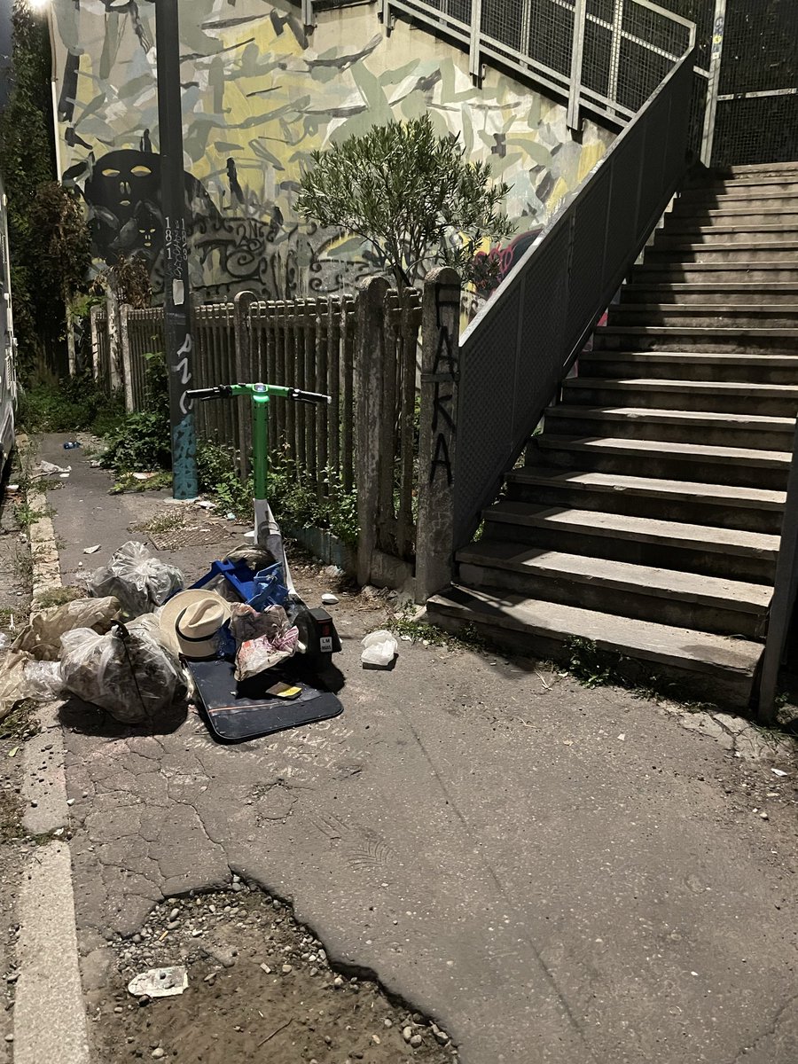Jma_22's tweet photo. @amsa_spa 

Buonasera, segnalo questo in via Comune Antico, di fronte a civico 25 https://t.co/ioDGpC3d4c
