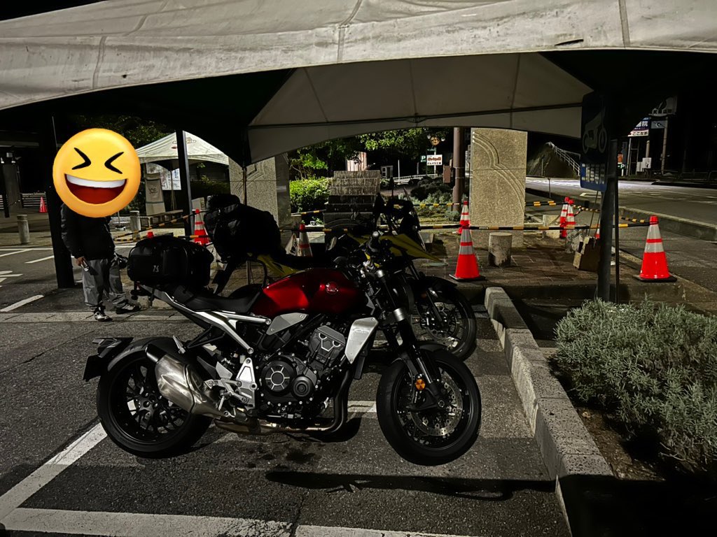 どんぐりに到着！！
流石にバイクはうちら以外誰も居ませんでした💦
今日も安全にツーリング行って来ます😆
