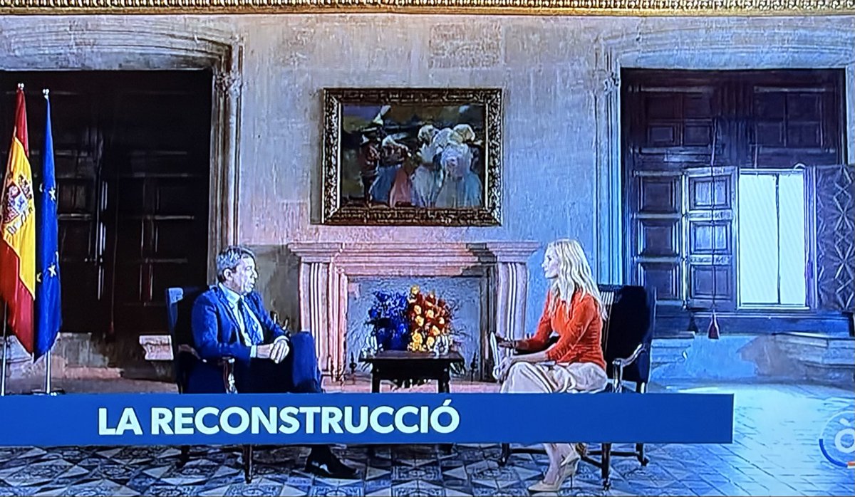 Si algún estudiante de periodismo quiere entender lo que NO es una entrevista a un presidente autonómino (Mazón) en una cadena pública, <a href="/apunt_media/">À Punt</a>, que recupere este paseíto/masajito intolerable que le acaba de hacer una de las redactoras de la tele
Qué asco, qué pena
👇