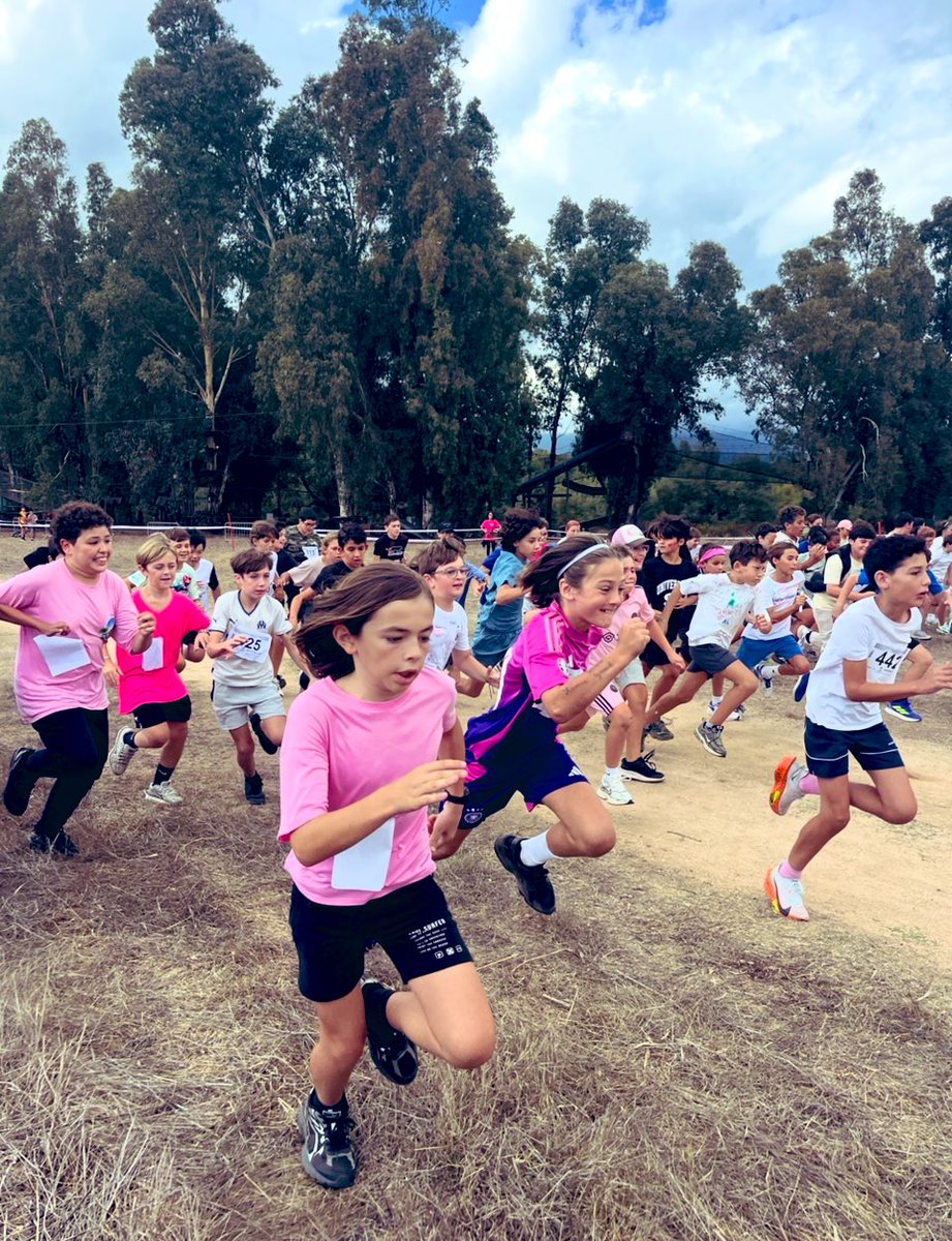 mariadeperetti's tweet photo. Jour de Cross aux couleurs d’Octobre Rose #OctobreRose #cross @accorse @RaybaudA https://t.co/fsf8cYLxeL