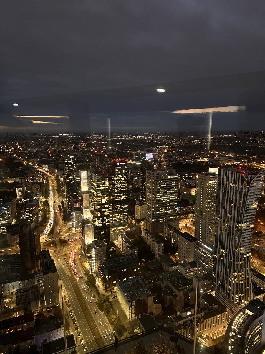 Highline Warsaw w Varso Tower to zdecydowana topka obowiązkowych miejsc w stolicy.  👌🏻