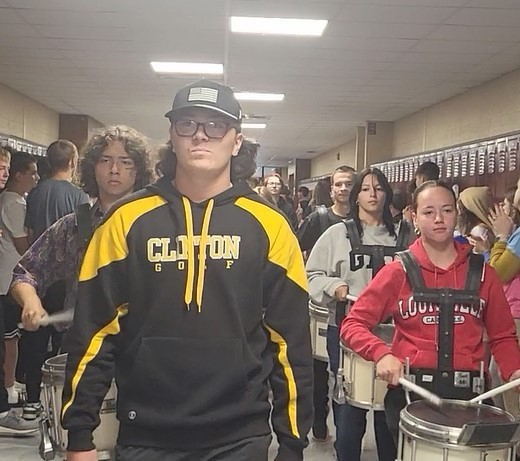 ClintonHS's tweet image. Good Luck to Ryan Pine as he competes in the IHSA State Golf Tournament!!

Ryan qualified with a score of 78 in the top 10 to qualify individually at the Sectional meet. He will compete at Prairie Vista in Bloomington this weekend.

cusd15.org/o/chs/article/…