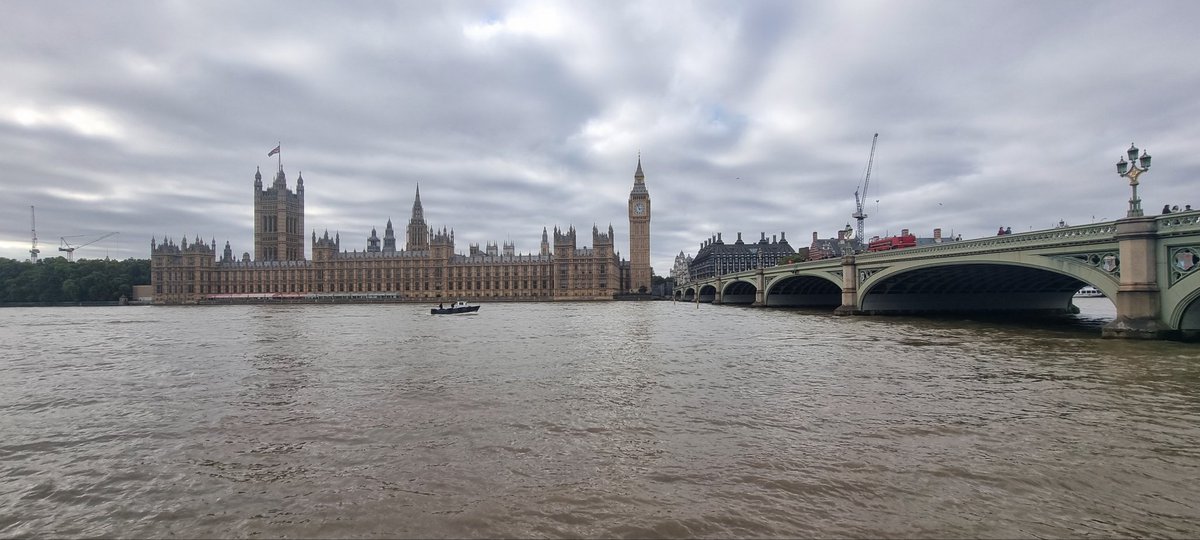 SirChanyi's tweet image. So today after nimetoka hosi .nikapitia London for some little exploration of this beautiful city...From the Parliament, Tower Bridge, River Thames,Iconic London Eye..adi kwa Palace ya King Charles Buckingham Palace..China Town kwa wachinku ..eeyi adi miguu imeisha pawa #LDPC
