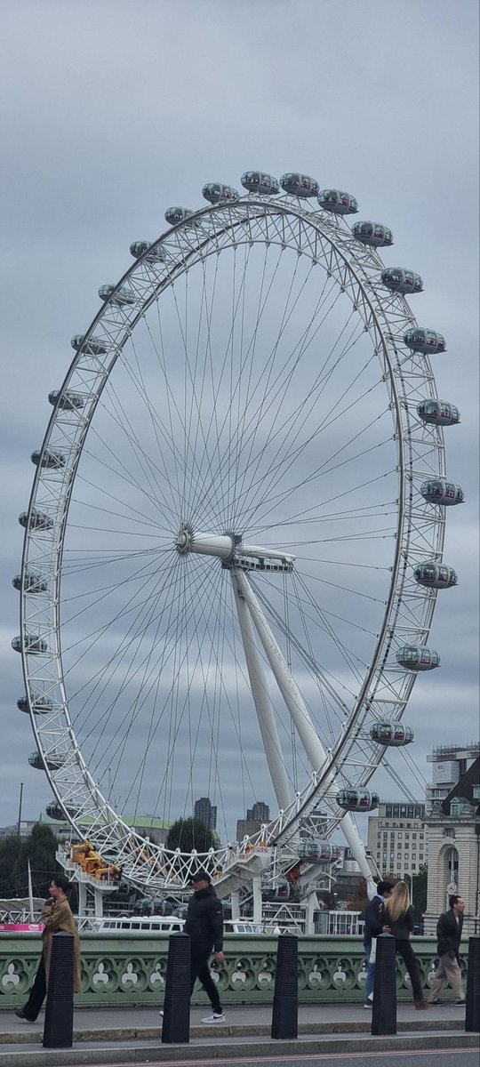 SirChanyi's tweet image. So today after nimetoka hosi .nikapitia London for some little exploration of this beautiful city...From the Parliament, Tower Bridge, River Thames,Iconic London Eye..adi kwa Palace ya King Charles Buckingham Palace..China Town kwa wachinku ..eeyi adi miguu imeisha pawa #LDPC