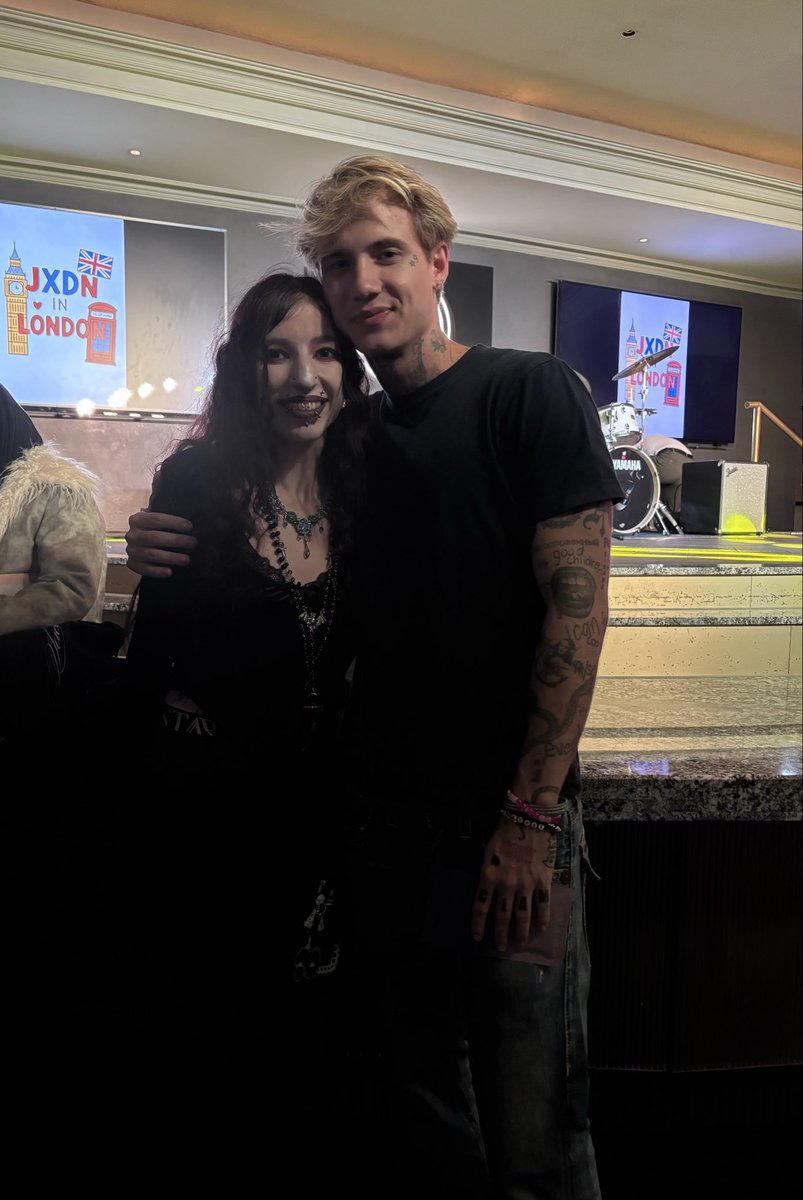 mathsygoth's tweet image. @JadenHossler thank you so much for taking the time to share Reputation with us! It was a pleasure meeting you again. I hope you like my bracelet. 🥹🖤 #jxdn #reputation