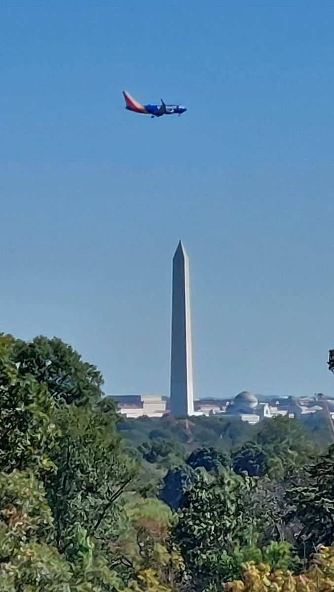 Southwest passing the Washington Monument on approach to Rwy  33 KDCA / DCA
#southwest #boeing #boeing737 #WashingtonDC #Washington #DCA #KDCA #avgeek #aviationphotography #washingtonmonument