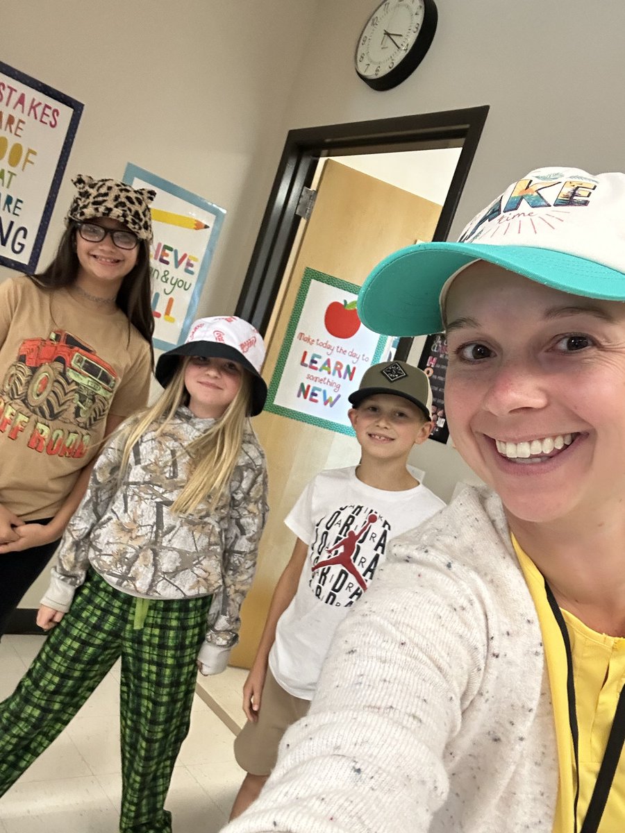 MrsMooreInThird's tweet photo. Crazy hat day/hat day @HanStElem today! https://t.co/W6UNssBK1g