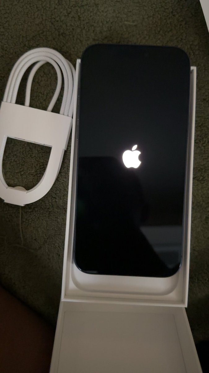 Atasaaaaa
     Get in jor!!!!
 Who will buy me pouch 😩😩