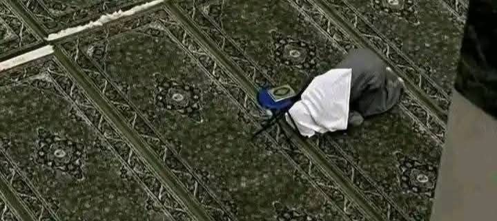 “فاغفِر ذنوبًا لا يَضرُّك حجمُها 
واستُر على عَبدٍ رجاكَ لِتَستُره“.♡⁩