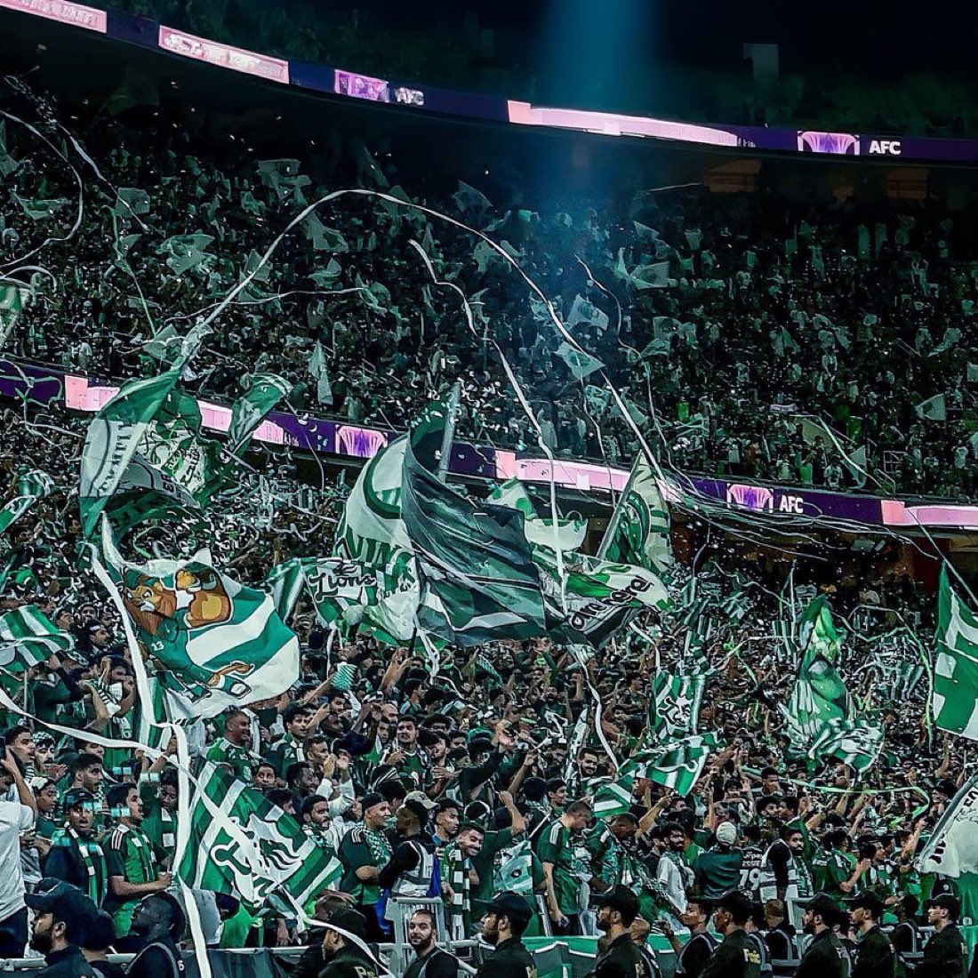 1SMi_'s tweet image. 🚨🚨🚨🚨🚨🚨🚨🚨 — خالد الشنيف :

انا في حياتي كامله ... لم اشاهد صخب جمهور مثل جماهير الاهلي امام كاواساكي!🤯😱💚