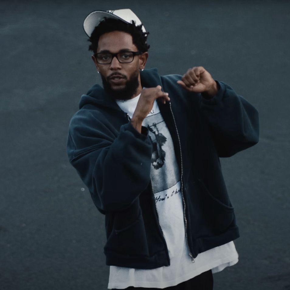 Rap's tweet image. BREAKING: Drake's defamation lawsuit against UMG over Kendrick Lamar's "Not Like Us" has been dismissed‼️
The federal judge wrote "Although the accusation that plaintiff is a p*dophile is certainly a serious one, the broader context of a heated rap battle, with incendiary…