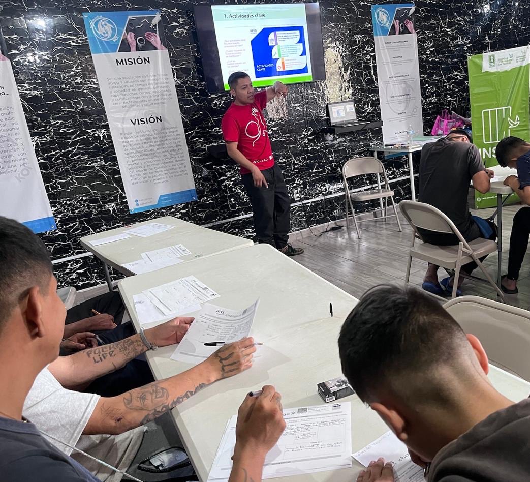 ¡JuventudES Queretanas emprendiendo en libertad en fase final!

Concluimos con talleres de emprendimiento y mentorías de emprendimiento donde las juventudES y con el apoyo agentes de cambio pudieron aterrizar sus modelos de negocio creando esperanza y una segunda oportunidad.