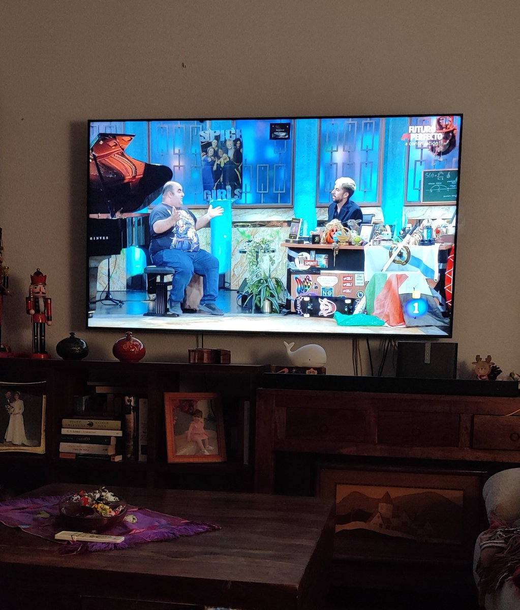 #Custodio <a href="/LaRevuelta_TVE/">La Revuelta</a> 
Si alguien esperaba una entrevista #buling de <a href="/davidbroncano/">David Broncano</a> Ni queriendo. #NoPrejuicos