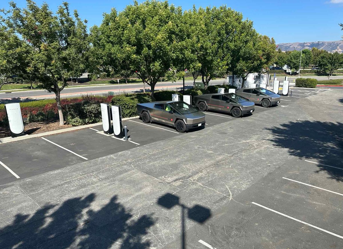 TeslaCharging's tweet image. New Tesla Supercharger: Gilroy, CA - Renz Lane (20 stalls) 
tesla.com/findus?locatio…