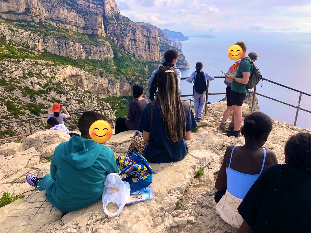 Clg_Ferry13_EDD's tweet photo. 🌍 Sortie des éco-délégué·es aujourd’hui à Sugiton, dans le @ParcCalanques ! Une journée de formation sur les 17 ODD : environnement, égalité, santé, solidarité… pour agir concrètement sur tous les fronts du développement durable 💪 #ODD #ÉcoDélégués https://t.co/LYv5SqkHYm