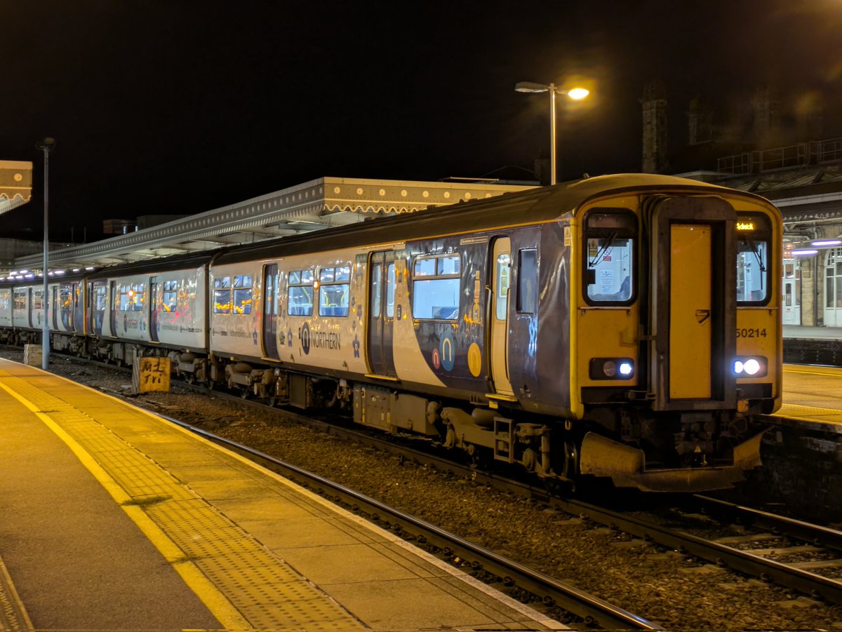 SteelCityDog_'s tweet image. Slow day today... #class150 150214 &quot;The Bentham Line - A Dementia Friendly Railway&quot; made an appearance at Sheffield this evening ✌️ my 107th unique sighting of my favourite unit. 

Hopefully it&apos;s a good omen for tomorrow! #brel150214