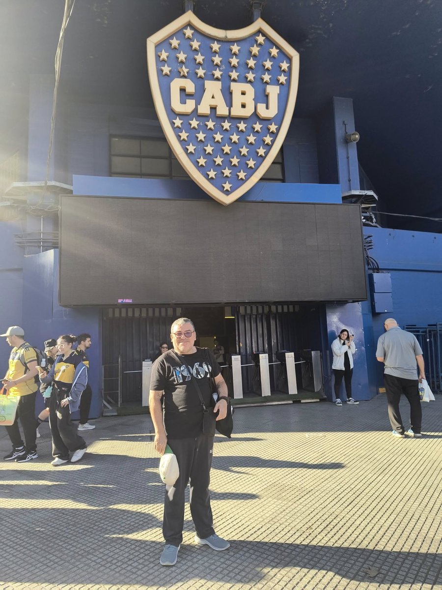 rovaque's tweet image. Recién a  mediados de agosto visité Buenos Aires y tuve que visitar por supuesto Boca. Un abrazo enorme a todos los hinchas de @BocaJrsOficial de un "Gallina" en Costa Rica, sitiendo mucho la partida de Miguel Ángel Russo
