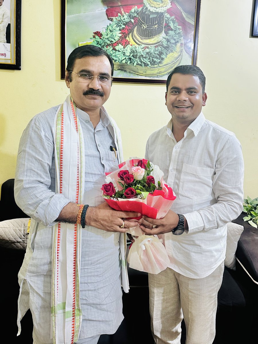 vimleshkumar941's tweet image. देर रात अभिभावक आदरणीय श्री दिलीप पटेल जी ( मा.क्षेत्र अध्यक्ष-  भाजपा काशी क्षेत्र ) जी से आत्मीय भेंट की …..