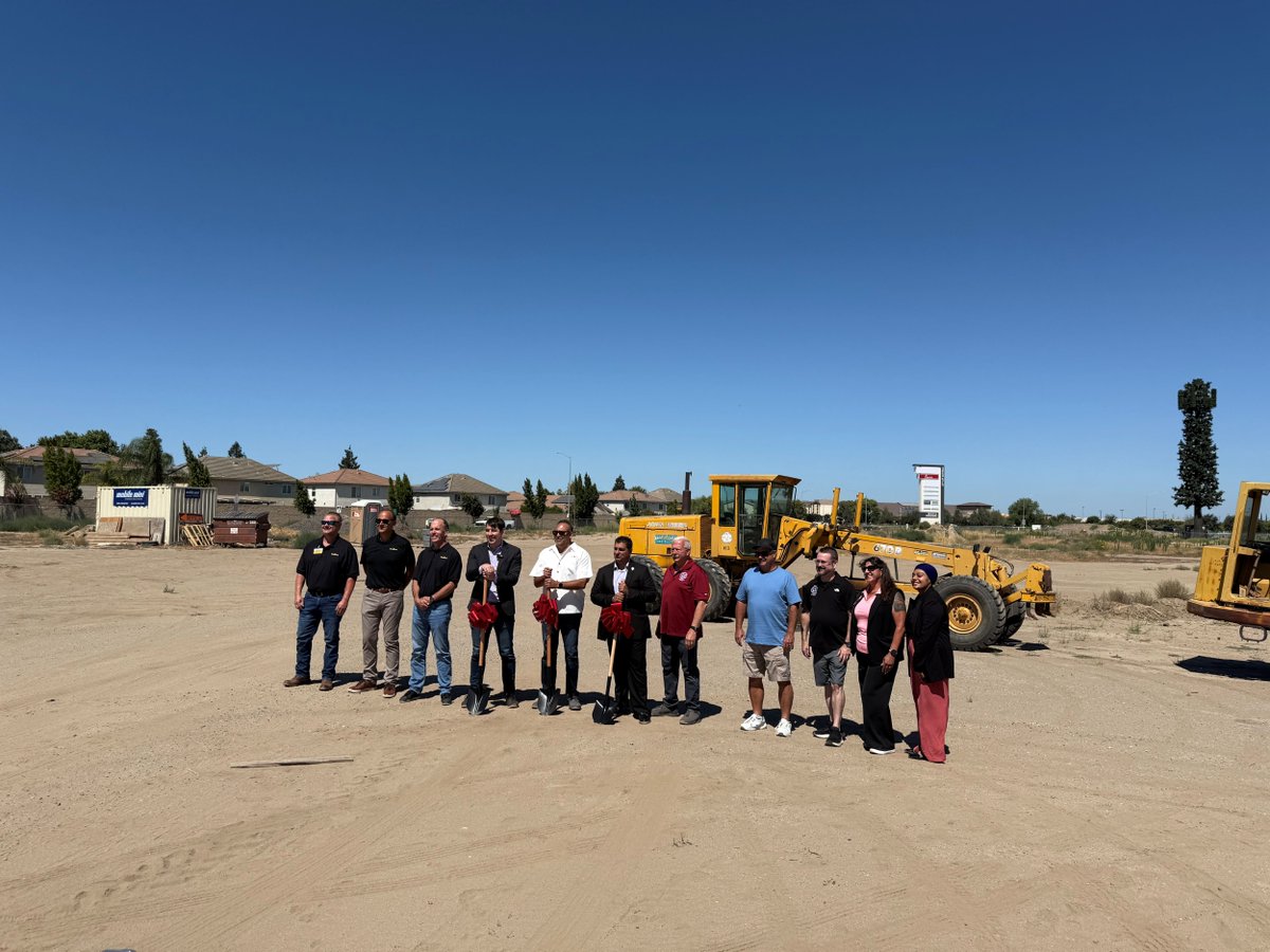 kierwright's tweet image. #TBT to breaking ground in Manteca. The upcoming Food4Less will bring greater access to fresh food, local jobs, and essential services. K+W’s civil engineers joined to celebrate the start of the project.
#KierWright #ThrowbackThursday #MantecaDevelopment #CivilEngineering