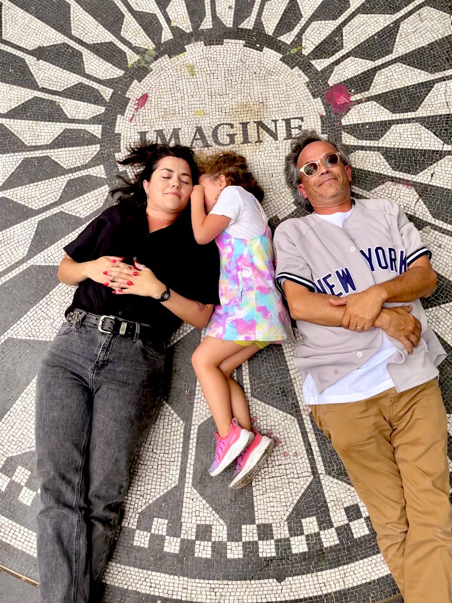 YouNOTthefather's tweet photo. Imagine a world where John Lennon was still alive. In that world, Lennon would be turning 85 today. Give Peace a Chance…
#ImaginePeace #LENNON85 ✌🏼💜 https://t.co/JBLe7wy28N