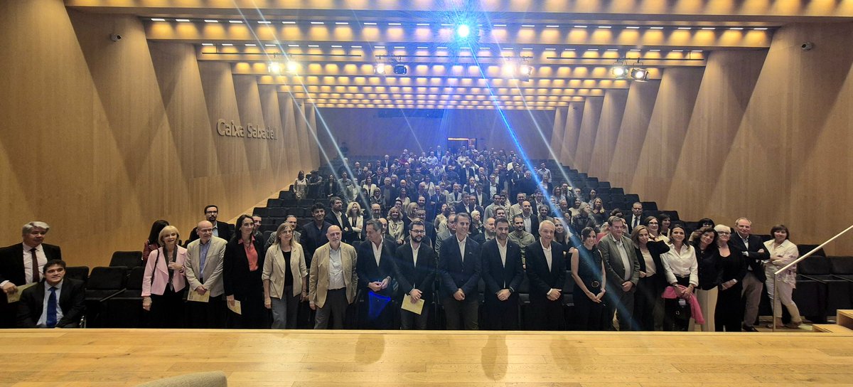 ciposabadell's tweet photo. 🙌 Èxit del 6è #SoparEmpresesCIPO, centrat en el Valor Social Integrat que generem i el paper de la dona en el món empresarial.
Gràcies als 200 representants d'empreses i institucions que ens heu acompanyat avui (i cada dia). Contruïm valor, construïm futur junts! 🤝 https://t.co/5Jrh69GrvM