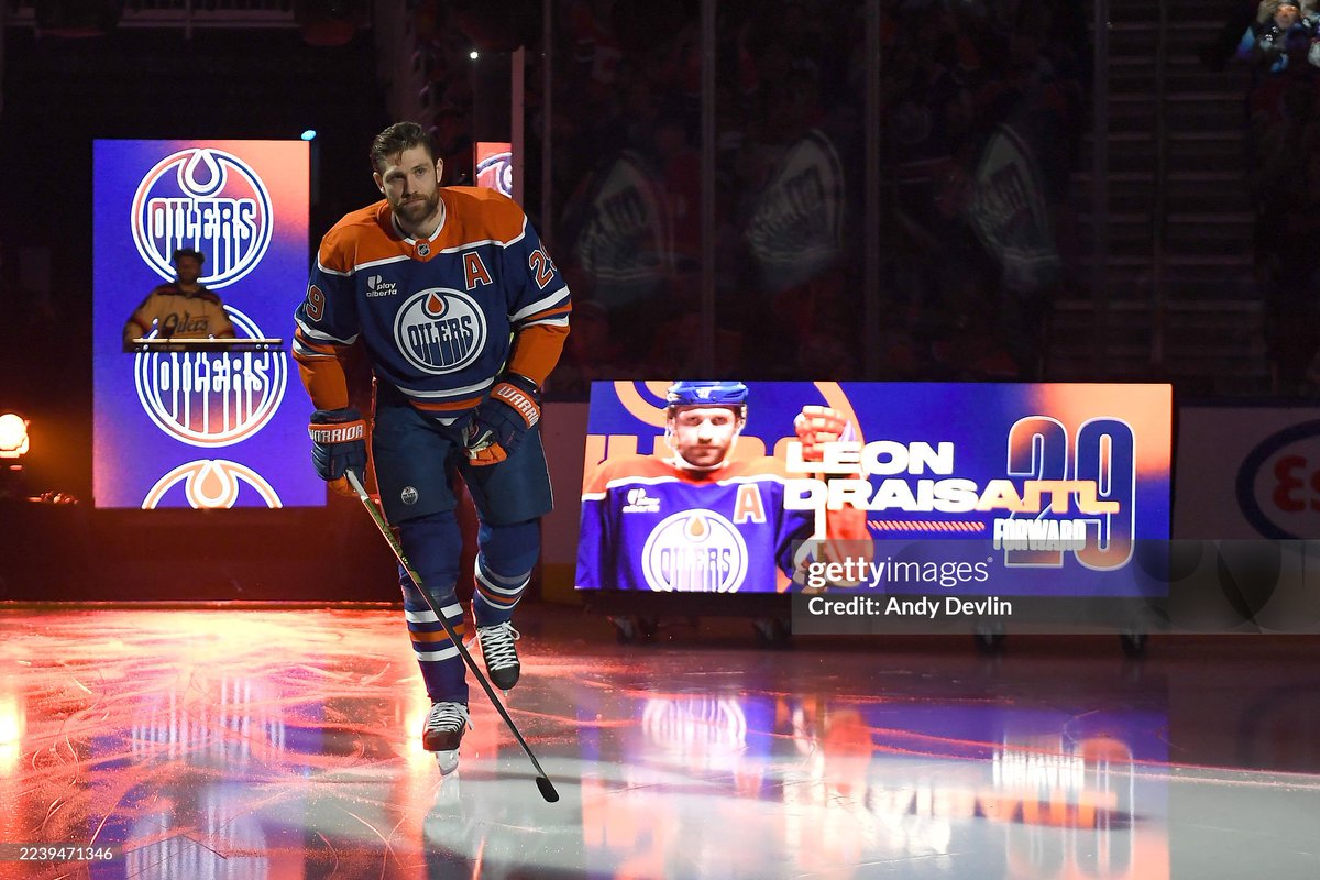 _chestertaylor's tweet image. #Oilers LEON DRAISAITL ⭐️

- 400 Goals
- 558 Assists
- 958 Points
- 791 Games

#LetsGoOilers 
🔵🟠