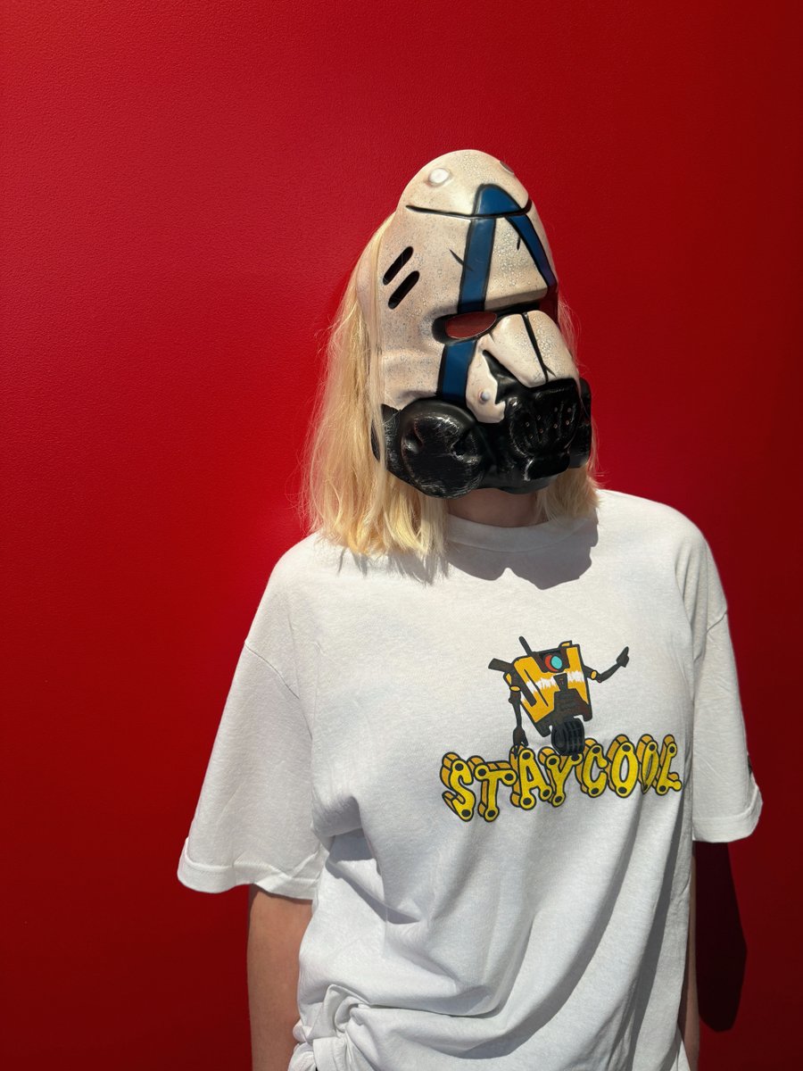 Minion! You look underdressed. 

Fix that.

Pre-order your <a href="/STAYCOOLNYC/">STAYCOOLNYC</a> Claptrap tee before Sunday, Oct. 12 when the limited-time drop ends... forever! 🚨

staycoolnyc.com/collections/st…