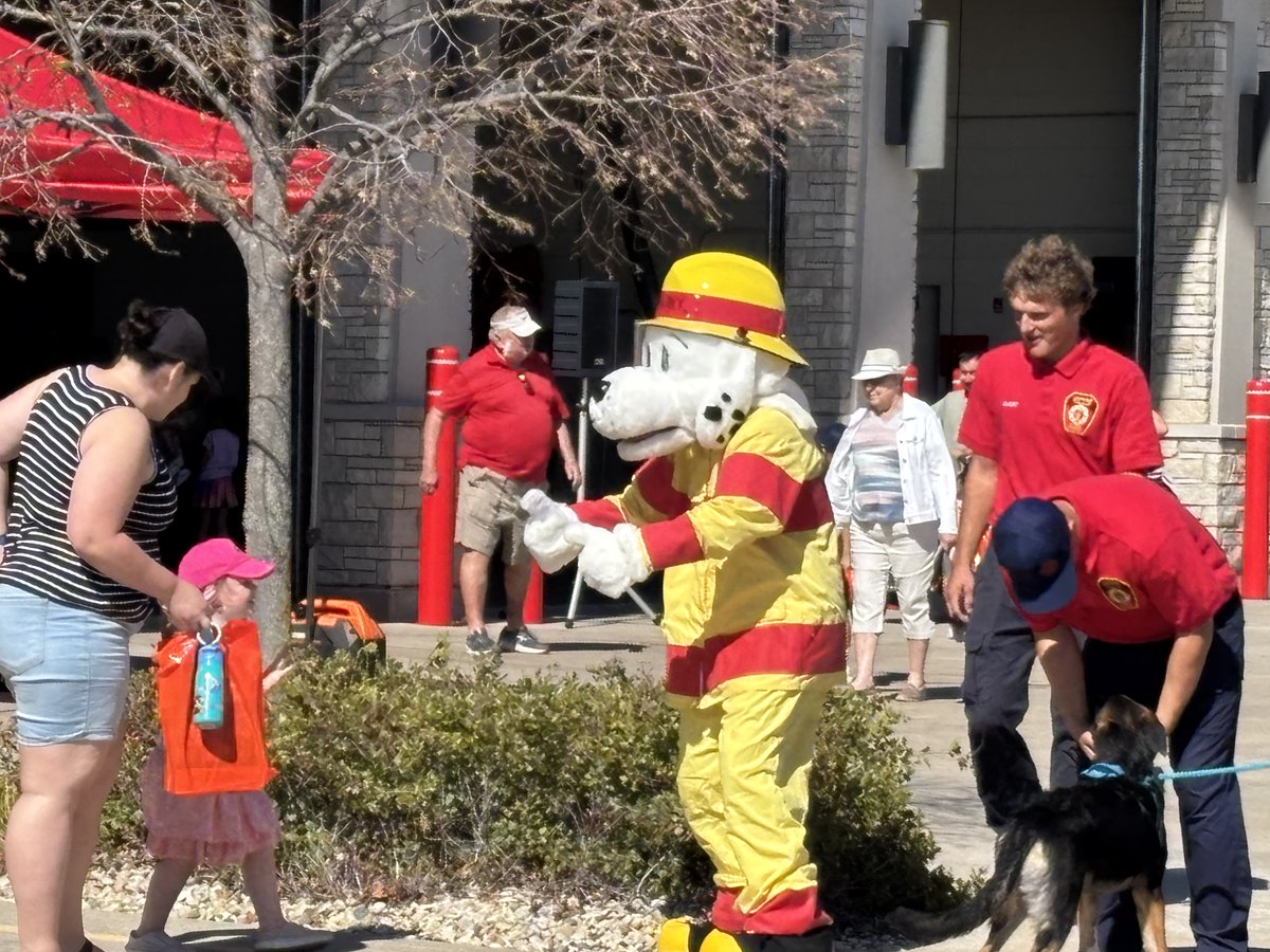 LockportFire's tweet image. Thanks to everyone who joined us for this year's Open House as a kick-off to Fire Prevention Week!  It was a great opportunity for firefighters to meet community members and showcase the services we have to offer.  We had a beautiful day and the largest attendance to date.…