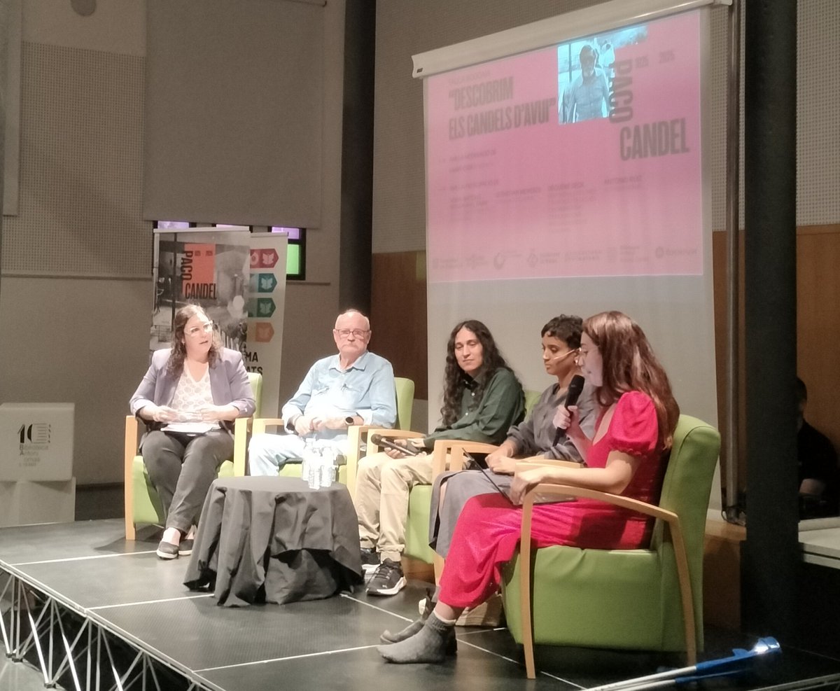 Taula Rodona "Descobrim els Candels d'avui"
Hi hem parlat d'identitats, d'inclusió, de xarxes de suport, de segregació, de lluita de classes, de llengua, de racisme.
Hem parlat de cohesió social i de saber mirar i entendre el país en el que vivim i reconèixer-ne la diversitat.