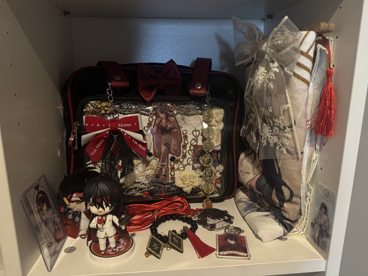 voxluvr69's tweet image. I feel like I should get a prayer candle to go with all this #Akurylic