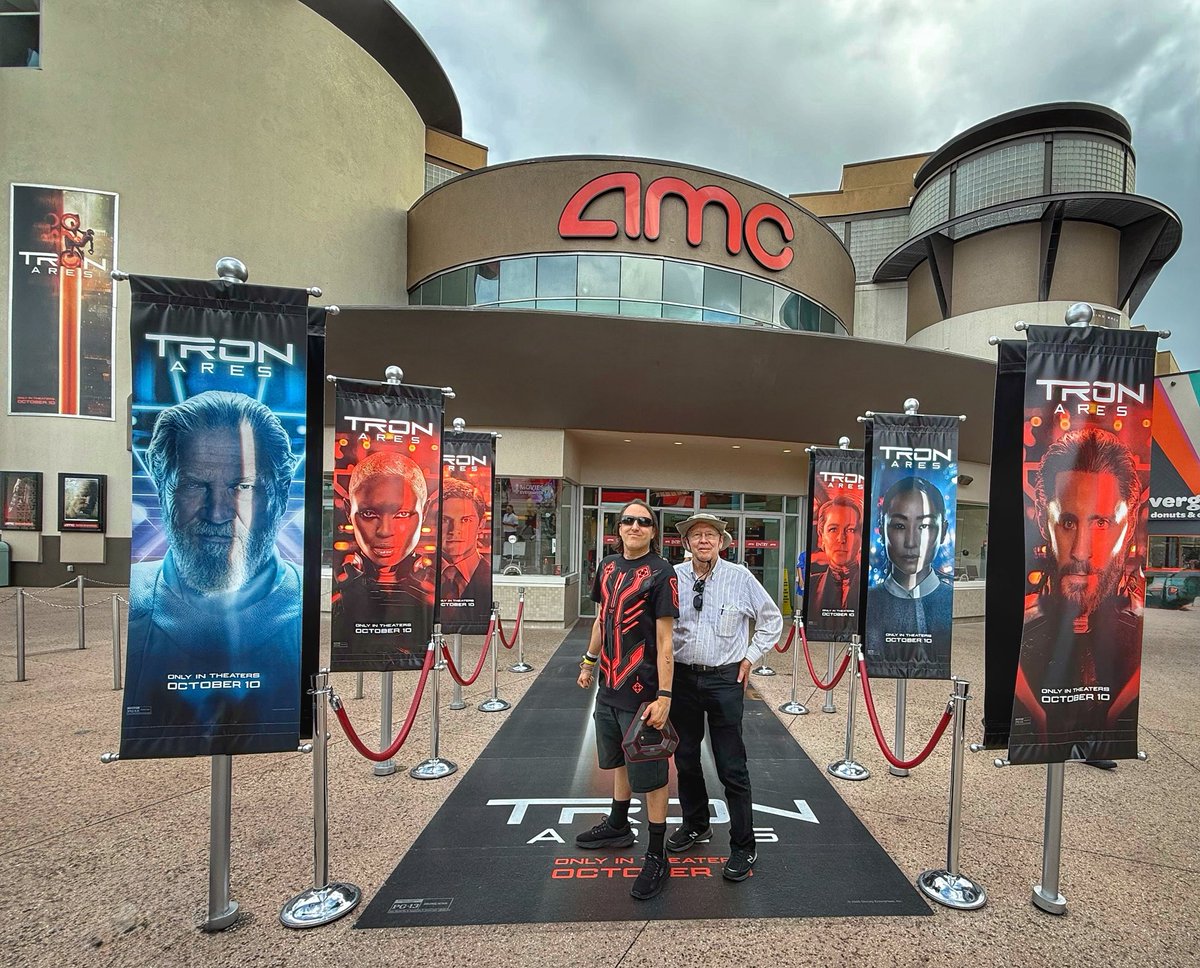 SteveSievers's tweet image. Still have a lot of pain from my surgery but best way to keep my mind off it is seeing #TronAres. Cant wait to get lost in #thegrid