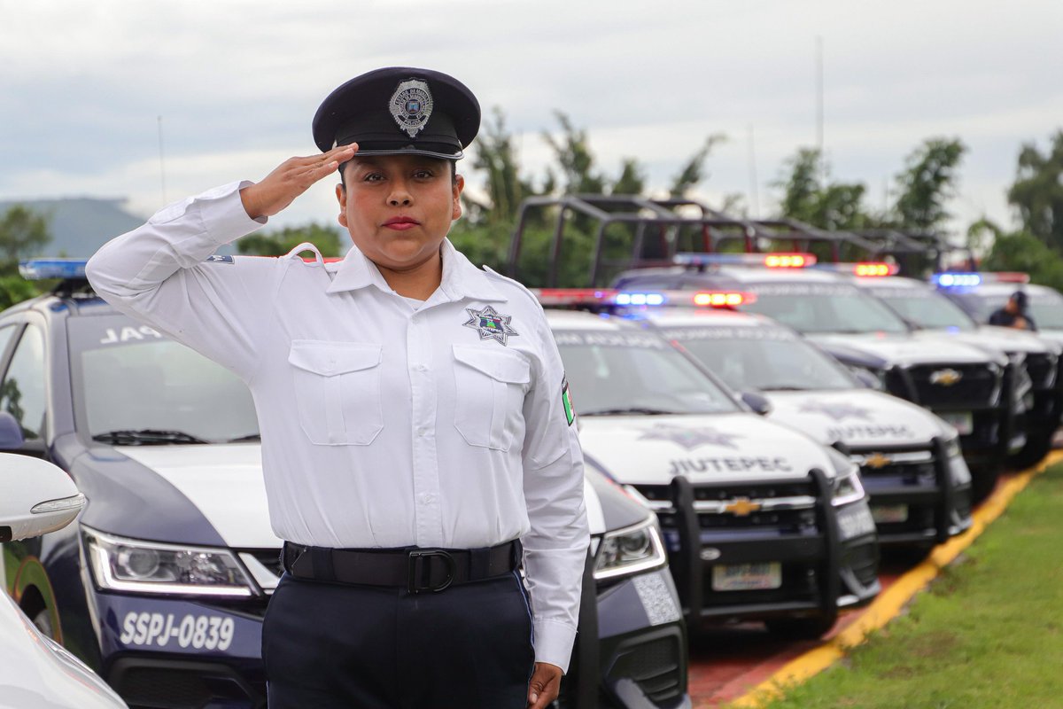 Gracias al trabajo que realiza el alcalde Eder Rodríguez, en la correcta aplicación de recursos, hoy, #Jiutepec tiene una inversión histórica de + de 23 mdp entre automóviles y equipo táctico para prevenir y combatir delitos y garantizar seguridad en el municipio.
#AriadnaBarrera