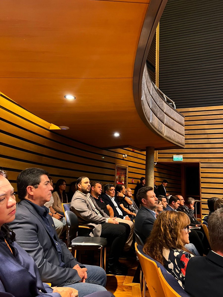 Acompañamos al Dr Óscar Herrera Ahuad Presidente de la Cámara en la última Sesión Ordinaria del año 2025 👏🏻