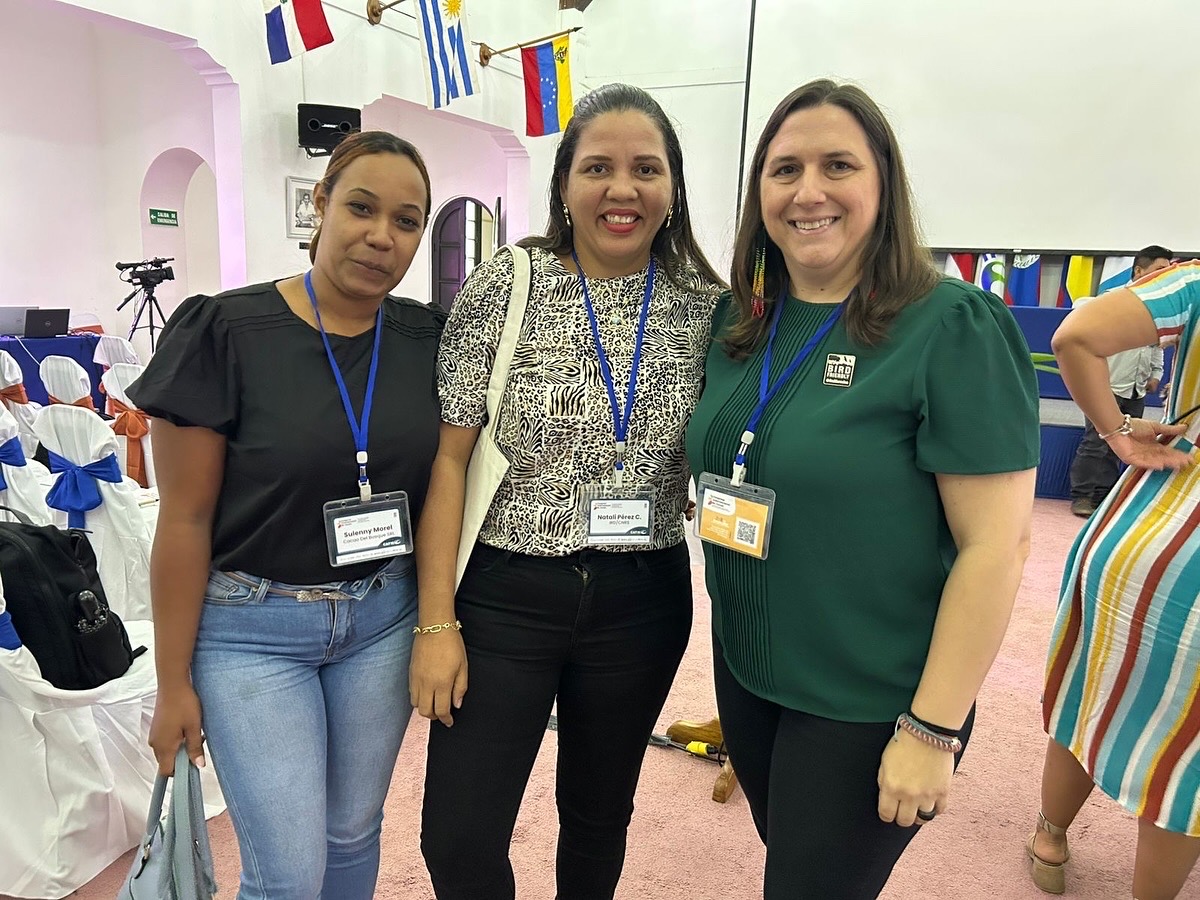 SMBC's tweet image. Team Bird Friendly is in Costa Rica this week for the Congreso Internacional de Cacao! We are excited to raise awareness of Bird Friendly Cocoa and look forward to building new collaborations and research opportunities! #Cocoa #Chocolate