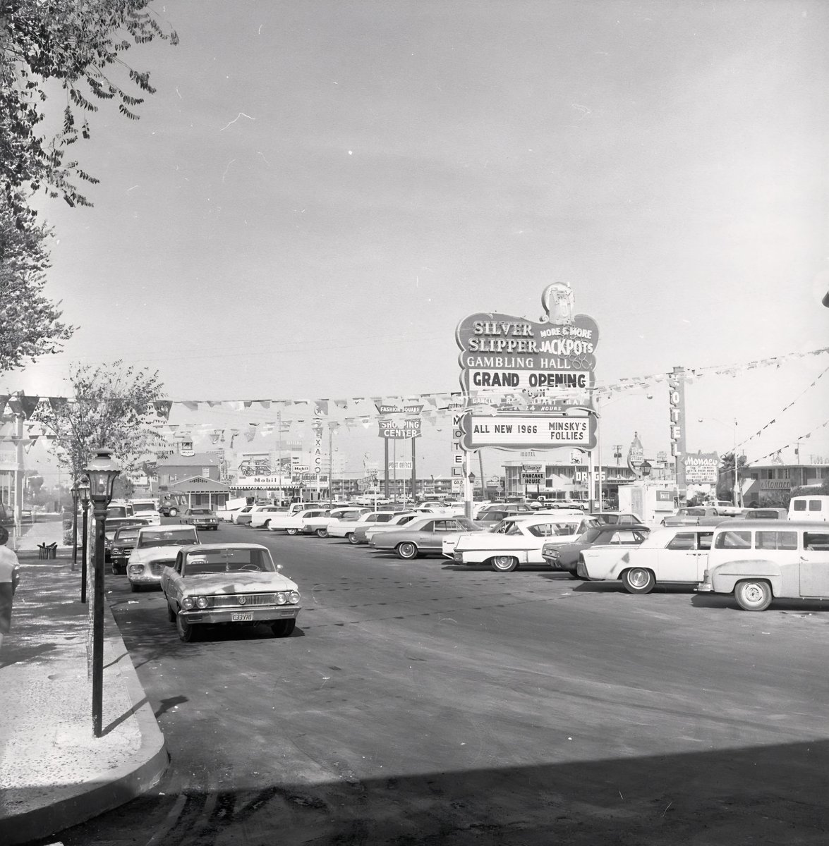 OTD 1965 the Silver Slipper #LasVegas reopened. The previous year they lost their license for cheating and then the IRS claimed they owed back taxes. New partners leased the place to stop a foreclosure. An extensive remodel started in 1966.