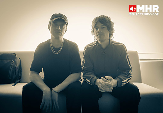 Entrevista MHR
Descubriendo la esencia de <a href="/BaluBrigada/">BaluBrigada</a> mehaceruido.com/2025/10/entrev…

📷 <a href="/theOzcorp/">SusanOz Distancia</a>