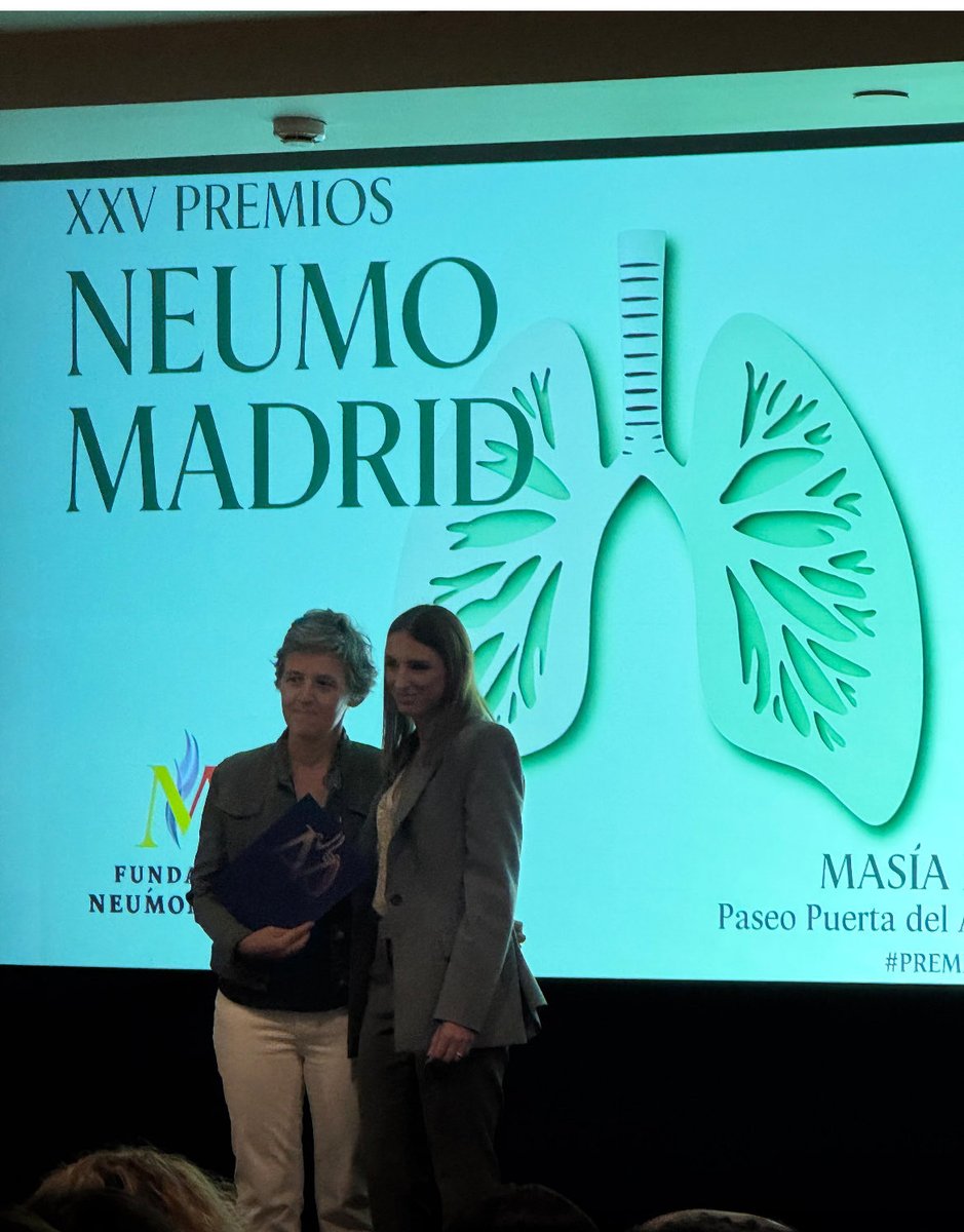 💙 Muy orgullosa de mis compañeros Diego Durán y María Teresa Rio reconocidos en los Premios NeumoMadrid 2025 con dos becas de investigación, y de la bolsa de viaje obtenida por nuestro residente Alejandro García.
#NeumoMadrid2025 #HospitalGetafe #Neumología <a href="/Neumologia_HUG/">Neumología Hospital Universitario de Getafe</a>