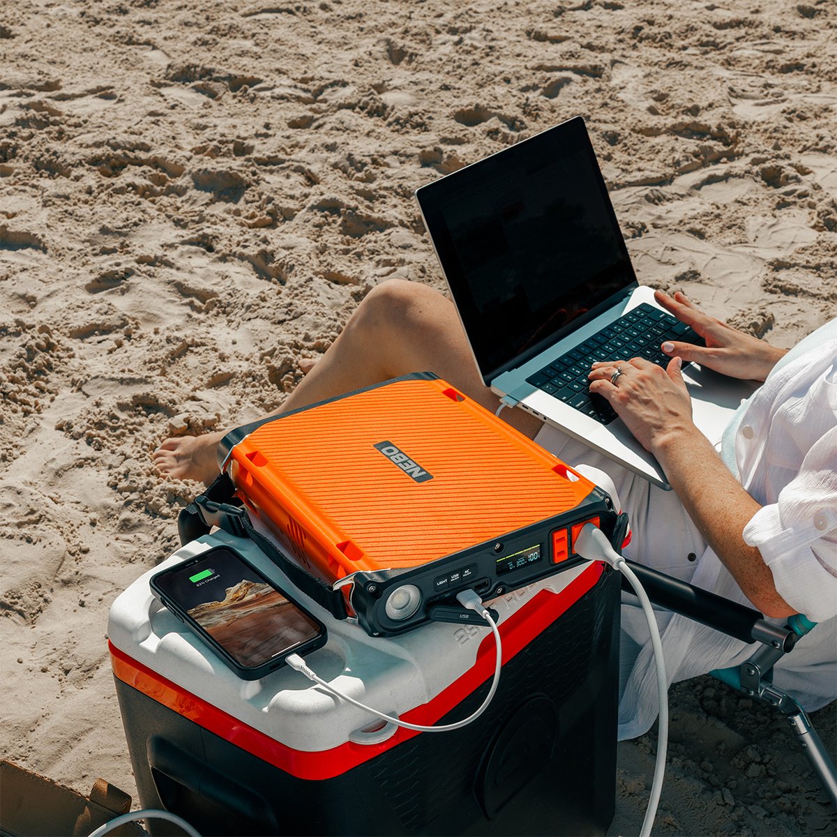 nebolights's tweet image. The brand new RAMBLER 300, powerful, sleek, ultra-slim design. Pair it with the RELIANCE® 30W Portable Solar Panel and experience the most compact, portable #solar #generator out there.

Ready to conquer the outdoors? 🔗👇
nebo.acgbrands.com/rambler-300-po…