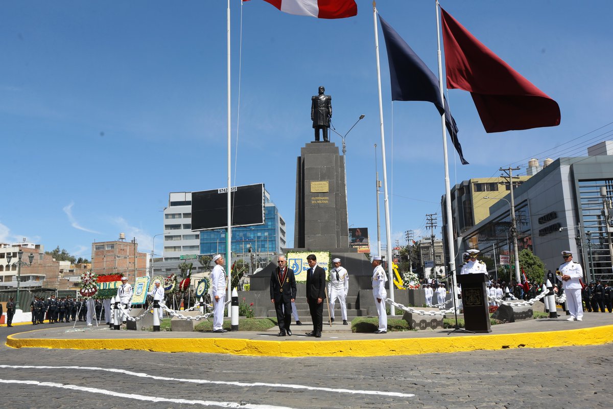 ⚓Nuestro rector, Dr. Alonso Quintanilla, y el director
de Desarrollo y Gestión Social, Juan Carlos Banich
participaron en la ceremonia por el Combate de Angamos, organizada por la <a href="/naval_peru/">Marina de Guerra</a> 🇵🇪
Recordamos el valor, la entrega y el legado del almirante Miguel Grau.

#UCSP #Grau