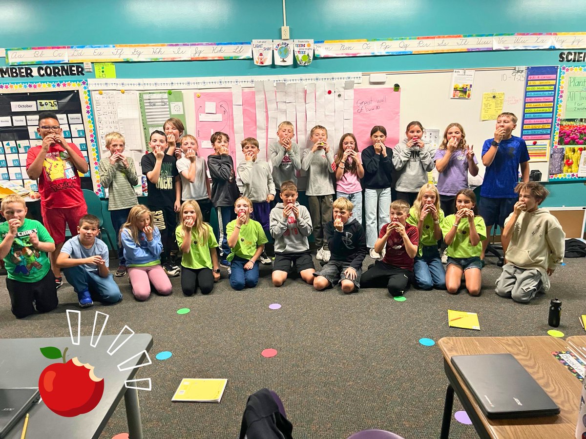 oconschools's tweet photo. Our district celebrated local farmers by crunching into apples today for the Great Lakes Apple Crunch! ๐๐ Here's a picture of Summit 4th graders from Mrs. Moylan's class participating in the crunch! #OconPride #OconDriven #Oconomowoc #F2SMonth #WIAppleCrunch #GreatAppleCrunch https://t.co/1Rjwc2ChQO
