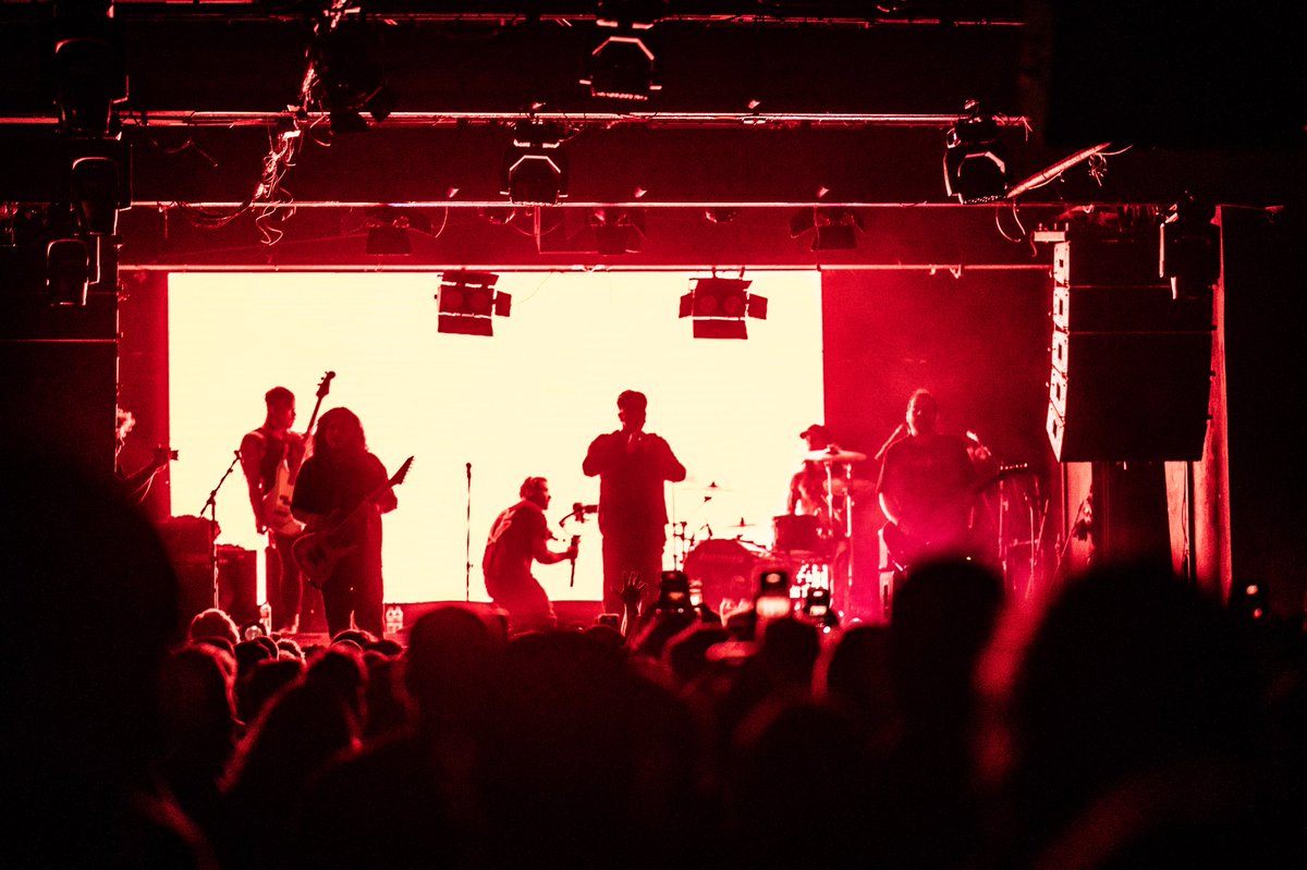 Sexta passada foi emocionante, São Paulo! Nosso primeiro show com a formação nova no soldout que nos deixou ansiosos para os próximos shows pelo Brasil | 📸 Danilo Costa