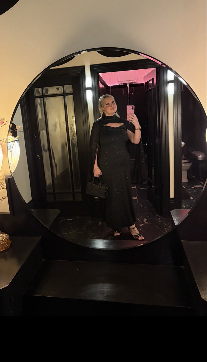 Lisa Williams tweet media