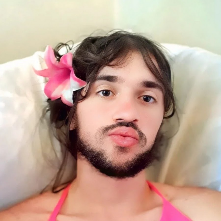 MikuGamingPS5's tweet image. ⚠️ Breaking News: YouTuber @klodjanpellumaj was allegedly caught on a sex tape with a 16 year old American-American Lee Seong-Kim. Let&apos;s cancel this disgusting pervert and spread awareness about Lee. #JusticeForLeeSeongKim #BREAKING #pedos #cancelled