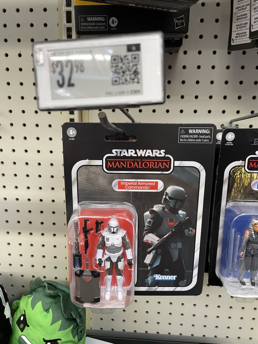 authoradambray's tweet image. These @Hasbro @starwars prices at @Walmart are insane! $40 &amp;amp; $33 plus tax. Lol! 😂 yeah, Good luck with that. Call me at $5 clearance. 

@yak_face @CollectCantina @FLYGUY