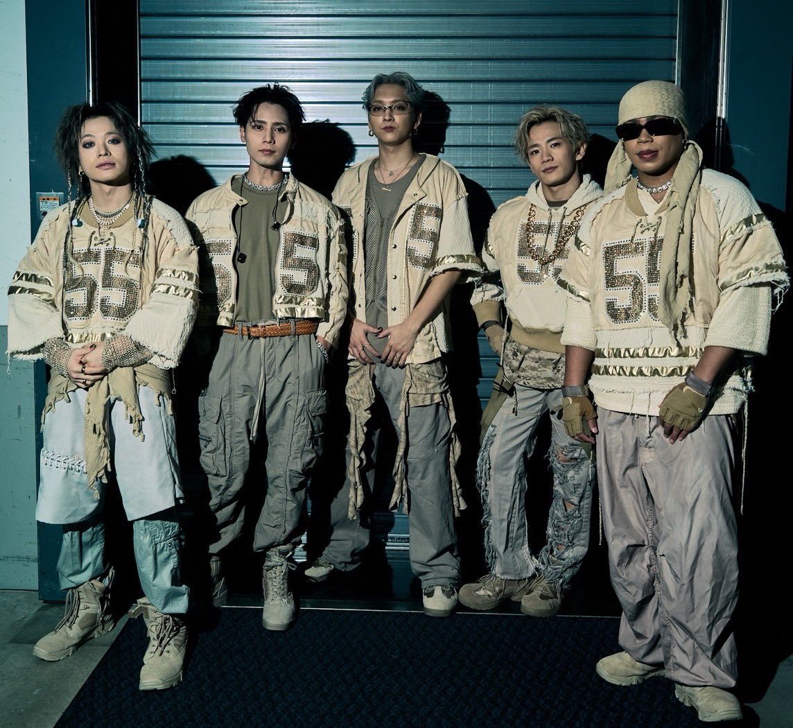 rr_chansn0n3's tweet image. 初ﾏｼﾌﾞさん‼️🗼公演2️⃣日間行かせてもらって…2週連続めちゃくちゃ楽しすぎて❕⚡️ｺﾞﾘｺﾞﾘ系⁇曲はもうとんでもなくぶち上がるしなんていっても曲調も歌詞もﾒﾛくてｴﾓくて聴けば聴くほどもう虜です💖🌀(余韻ひたひたすぎて毎日聴いてます)来年も行ってもいいですか…🥹💘
 #EMPIRECODE