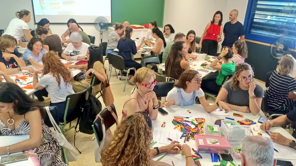 marcos_oaoa's tweet image. Formaciones 2025-2026
Matemáticas.
Listas de espera de más de 40 personas para apuntarse.
#Algo está cambiando
#TsunamiOAOA